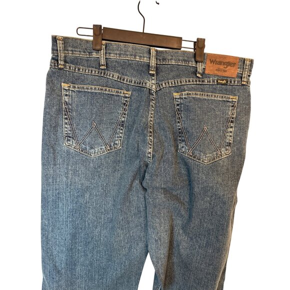 NWT Wrangler 36X34 Mens Relaxed Fit Jeans Blue Denim Classic Style - Picture 9 of 12